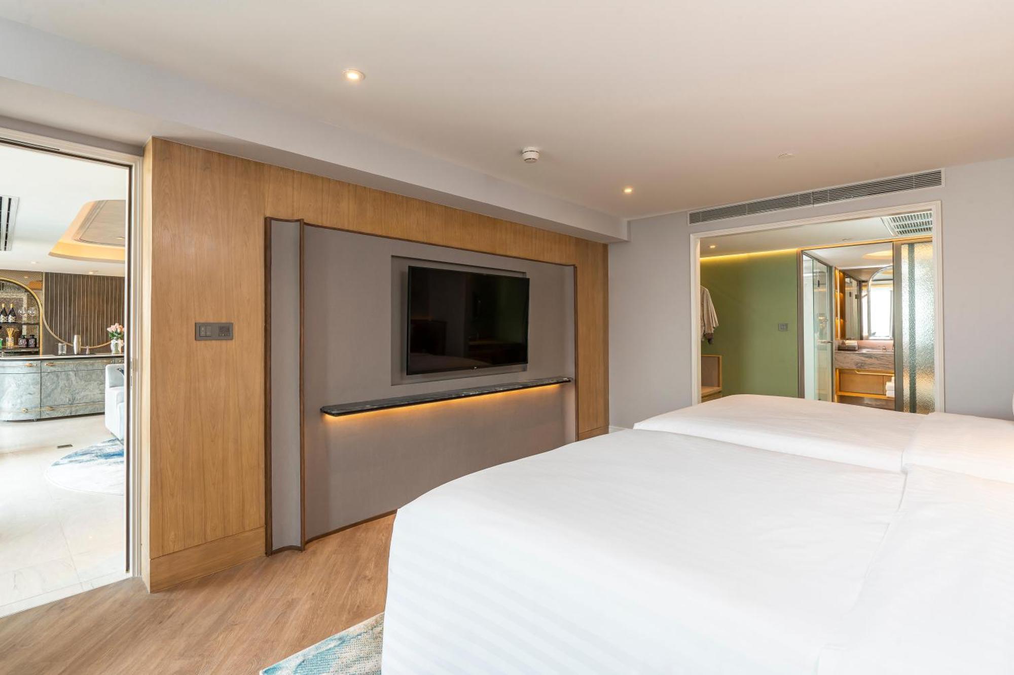 The Salil Hotel Riverside Бангкок Екстер'єр фото A bedroom at the hotel